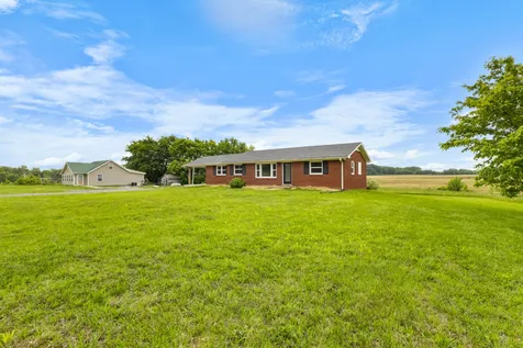 3070 Dover Road Woodlawn TN 37191