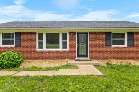 3070 Dover Road Woodlawn TN 37191