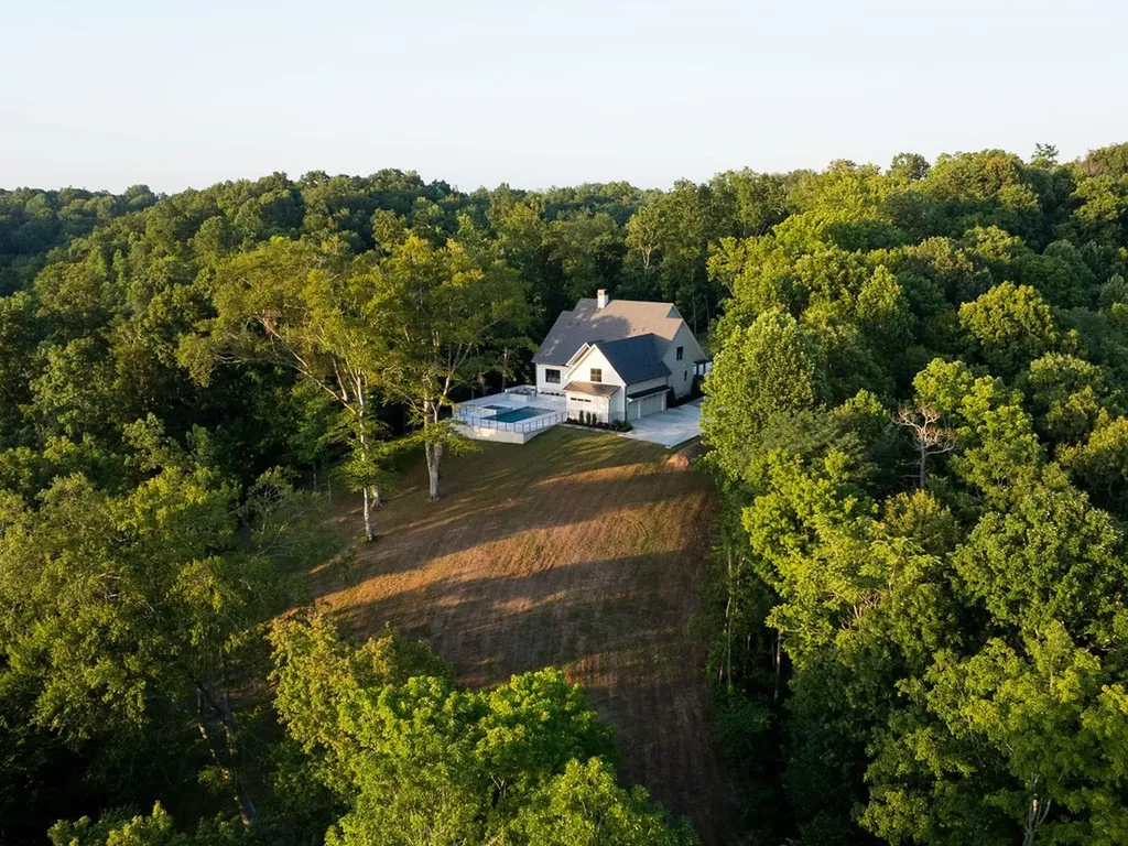 3809 Boston Theta Road Columbia TN 38401