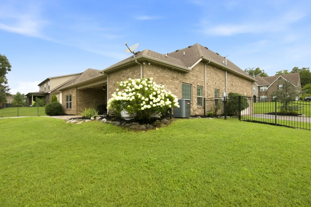 1301 Rivercrest Drive Murfreesboro TN 37129