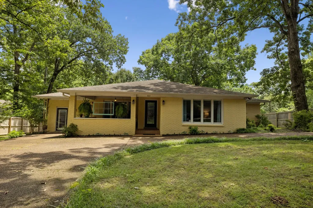 101 W Hills Terrace Dickson TN 37055