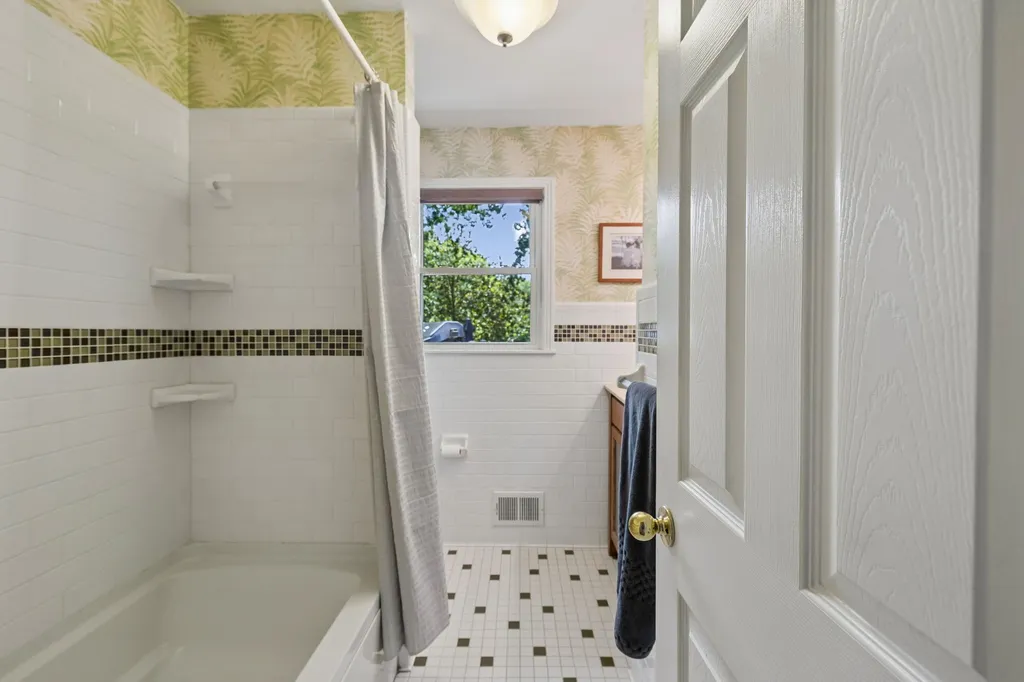 101 W Hills Terrace Dickson TN 37055