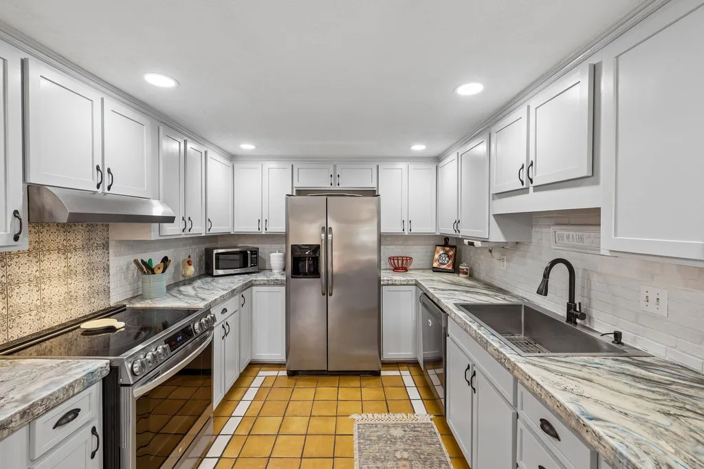 101 W Hills Terrace Dickson TN 37055