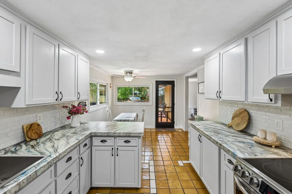 101 W Hills Terrace Dickson TN 37055