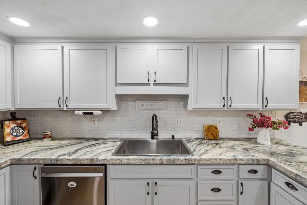101 W Hills Terrace Dickson TN 37055
