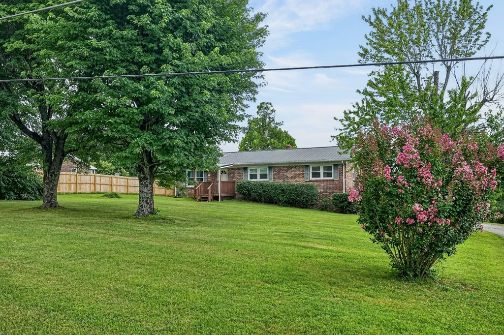 234 Jim Hennessee Road Sparta TN 38583