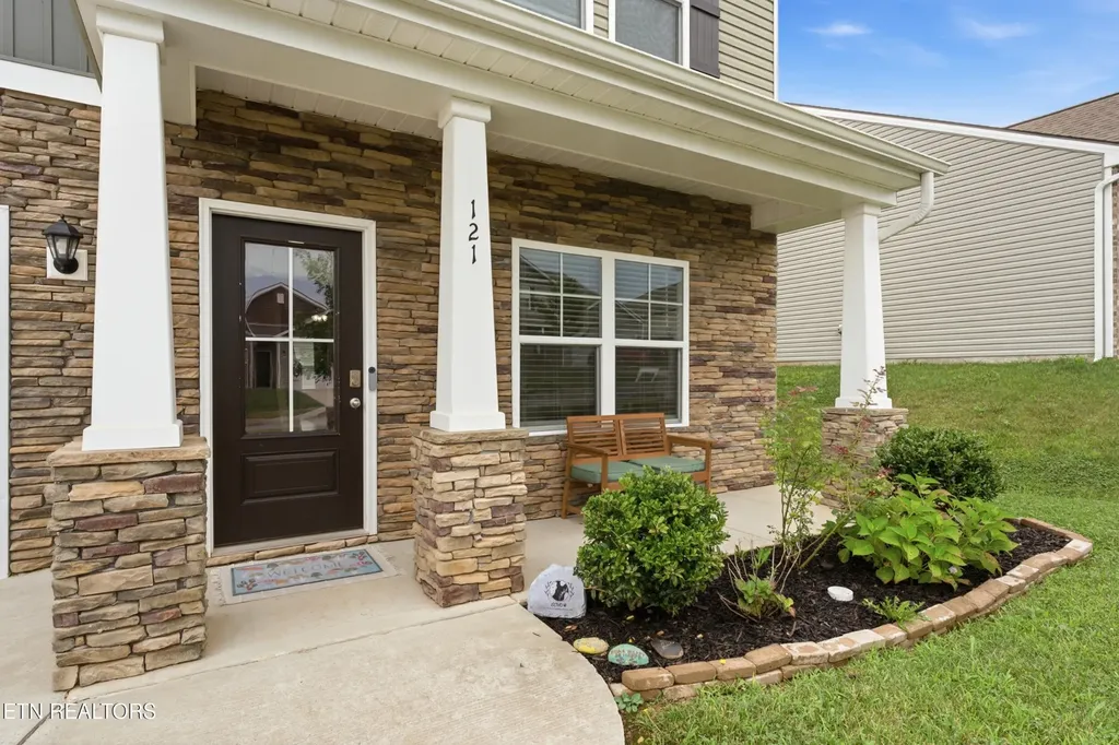 121 Kaley Lane Lenoir City TN 37771
