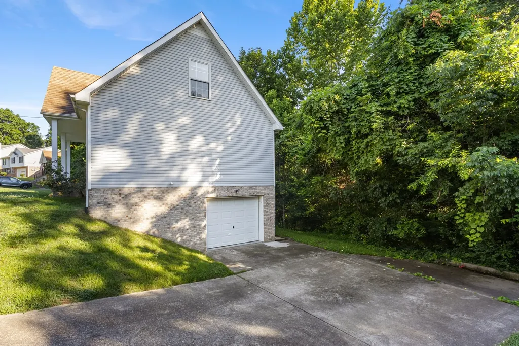 2627 Elkmont Drive Clarksville TN 37040