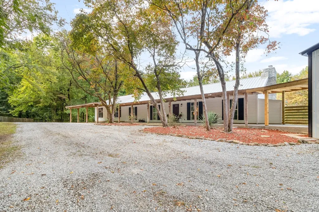 1380A Cheatham Dam Road Ashland City TN 37015