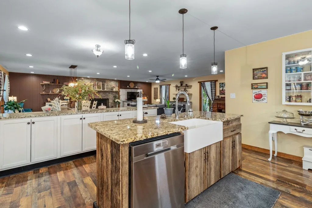 1380A Cheatham Dam Road Ashland City TN 37015