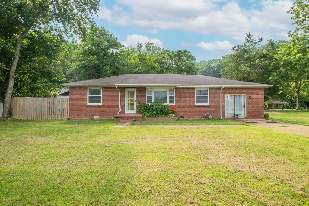 1329 Louisville Highway Goodlettsville TN 37072
