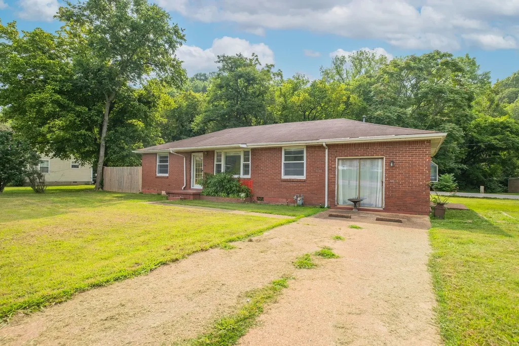 1329 Louisville Highway Goodlettsville TN 37072