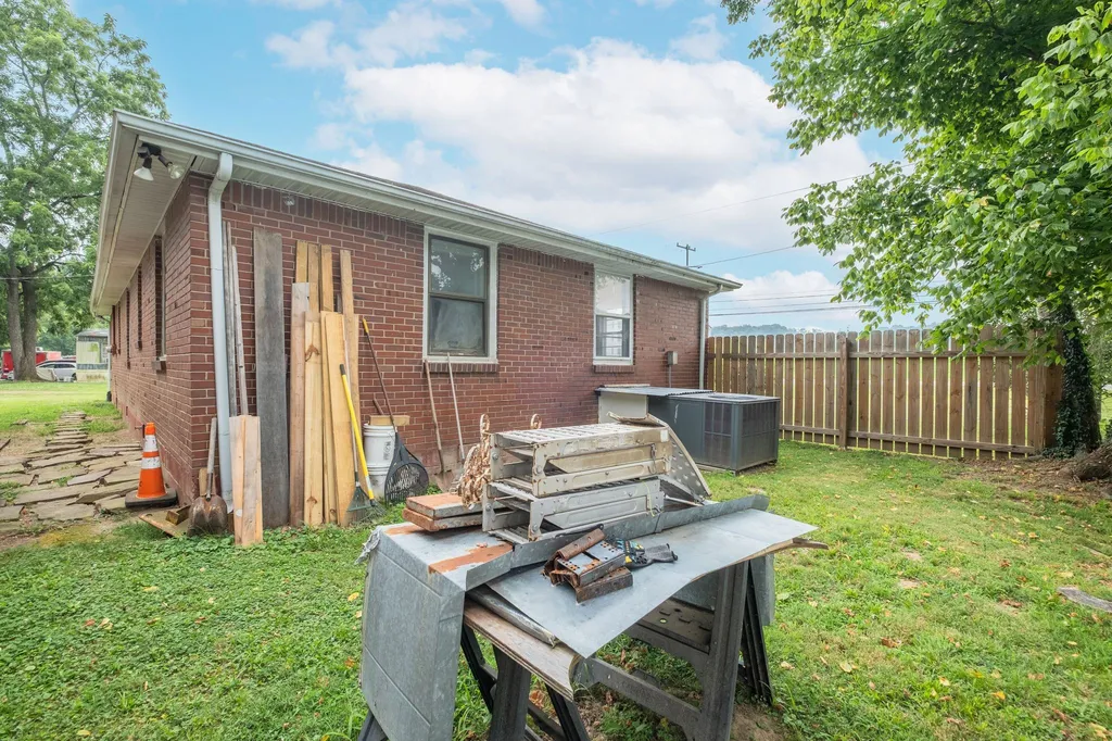 1329 Louisville Highway Goodlettsville TN 37072