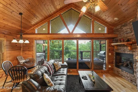 2624 Blanket Mountain Way Sevierville TN 37862