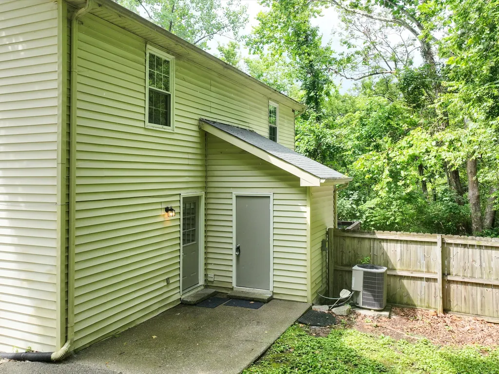 7768 Sawyer Brown Road Nashville TN 37221