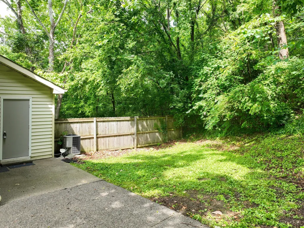 7768 Sawyer Brown Road Nashville TN 37221
