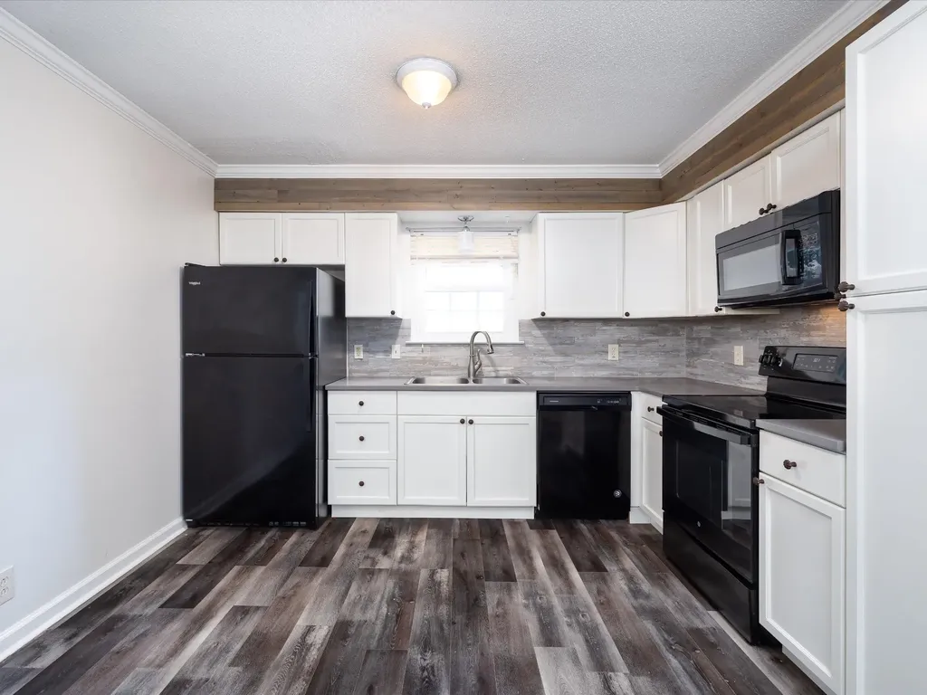 7768 Sawyer Brown Road Nashville TN 37221