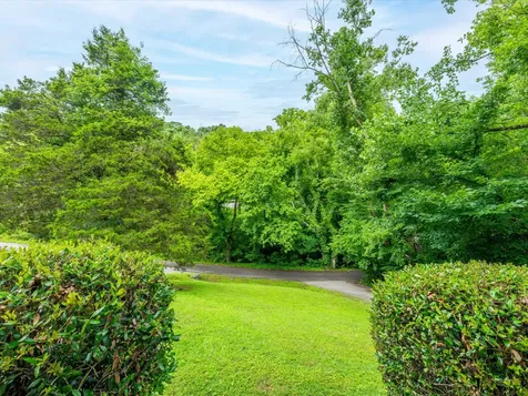 7768 Sawyer Brown Road Nashville TN 37221