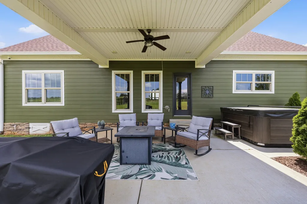 529 Clearview Road Cottontown TN 37048