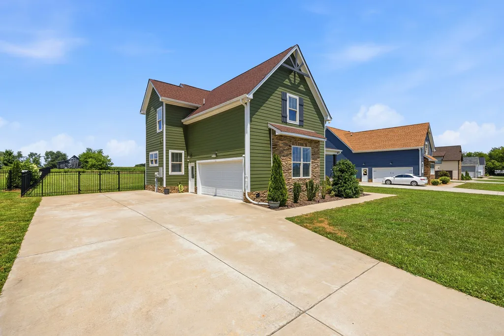 529 Clearview Road Cottontown TN 37048