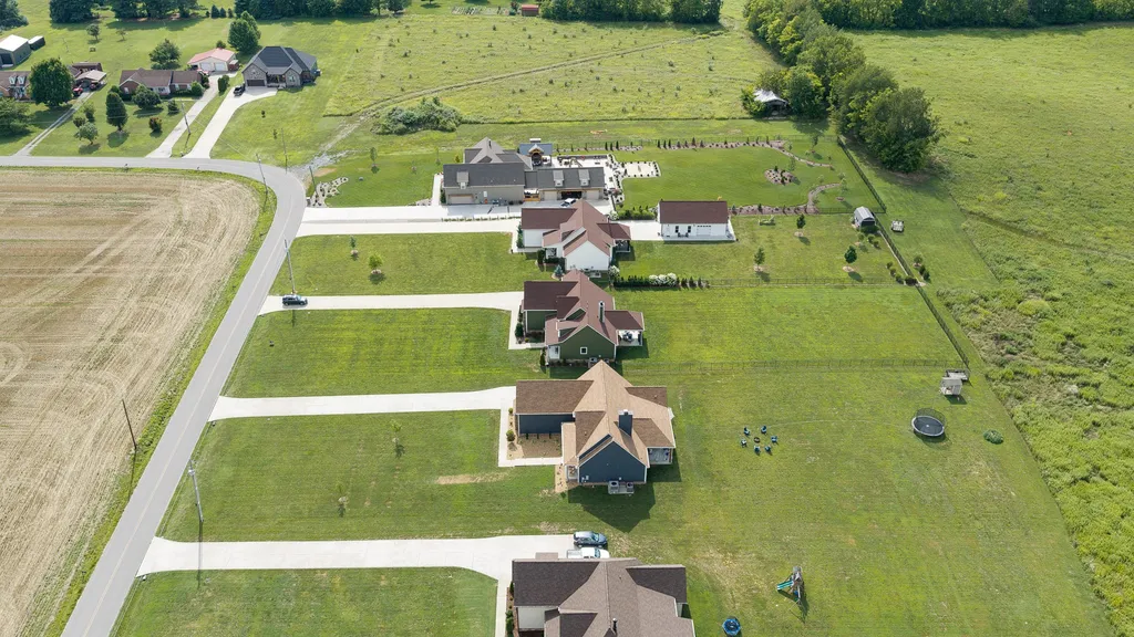 529 Clearview Road Cottontown TN 37048