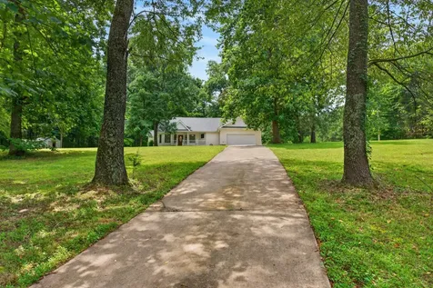 3450 Chapmans Circle Palmyra TN 37142