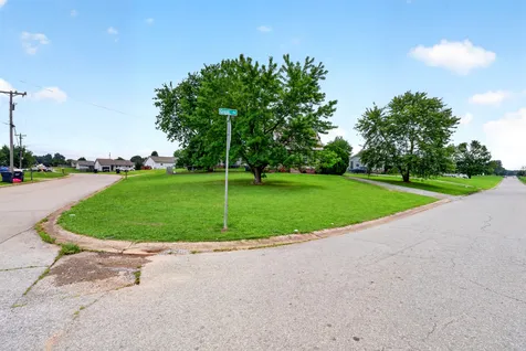 680 Artic Avenue Oak Grove KY 42262