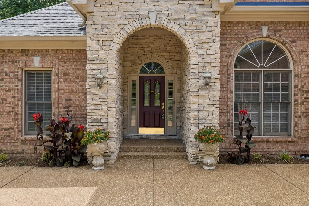 4737 Sterling Cross Nashville TN 37211