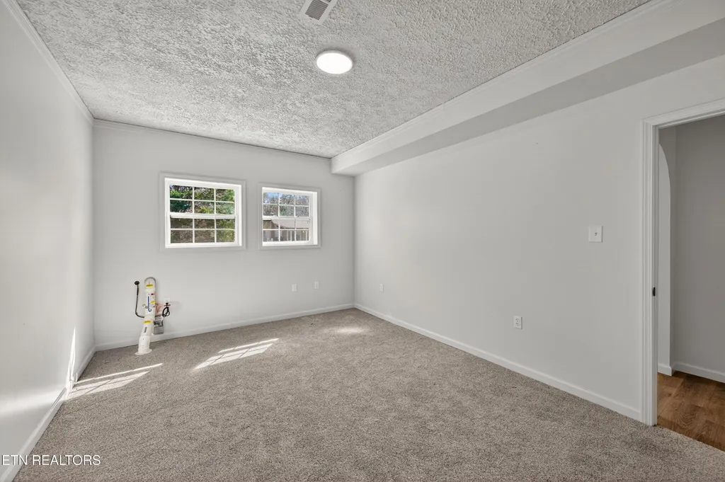 1205 Hoss Road Powell TN 37849