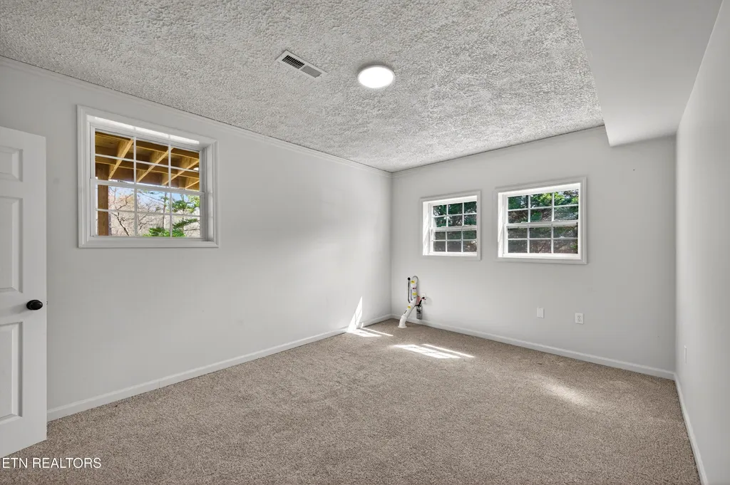 1205 Hoss Road Powell TN 37849