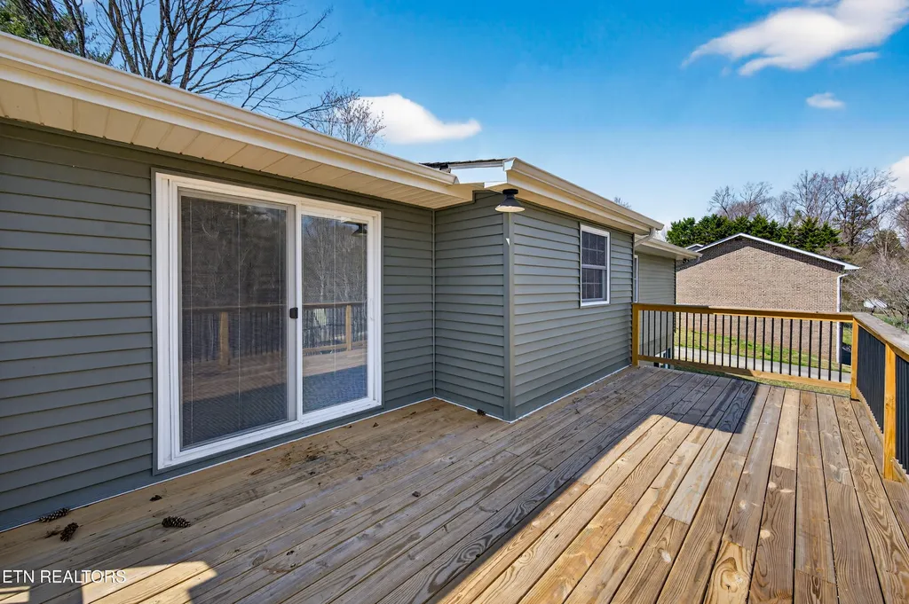 1205 Hoss Road Powell TN 37849