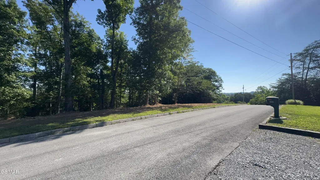 13 Rupert Drive Dandridge TN 37725