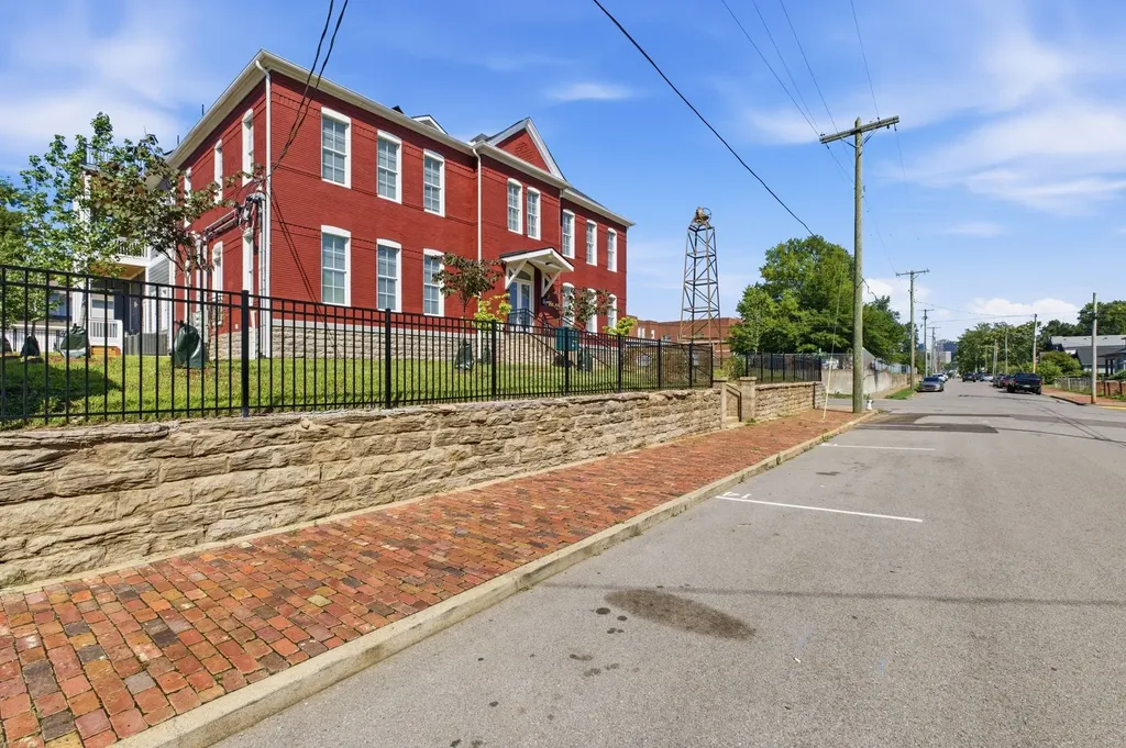1600 10th Ave, N Nashville TN 37208