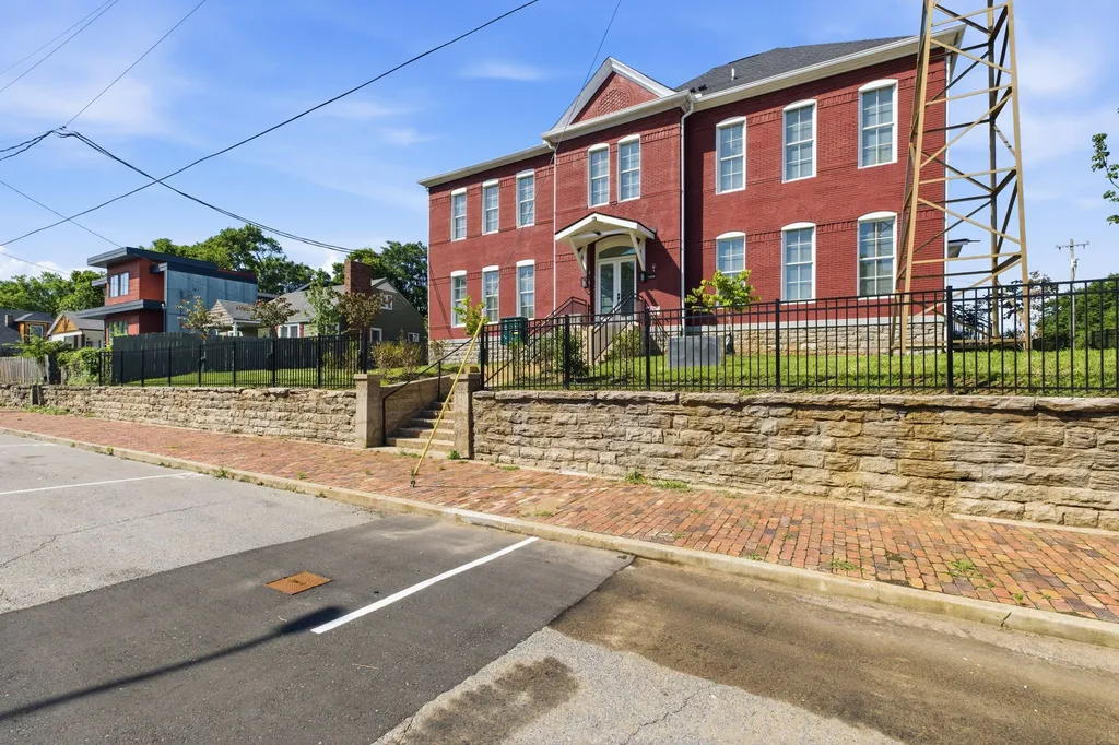 1600 10th Ave, N Nashville TN 37208