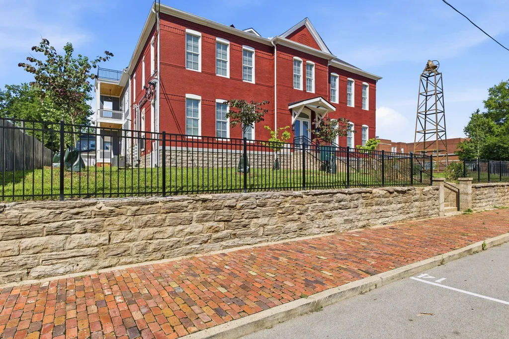 1600 10th Ave, N Nashville TN 37208