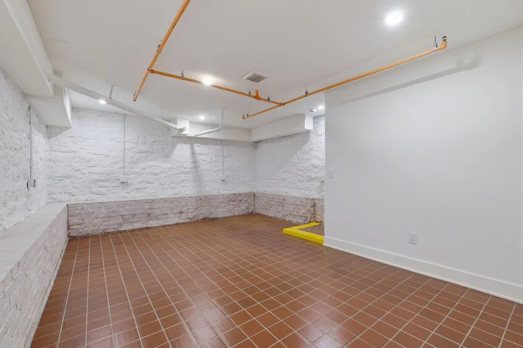 1600 10th Ave, N Nashville TN 37208