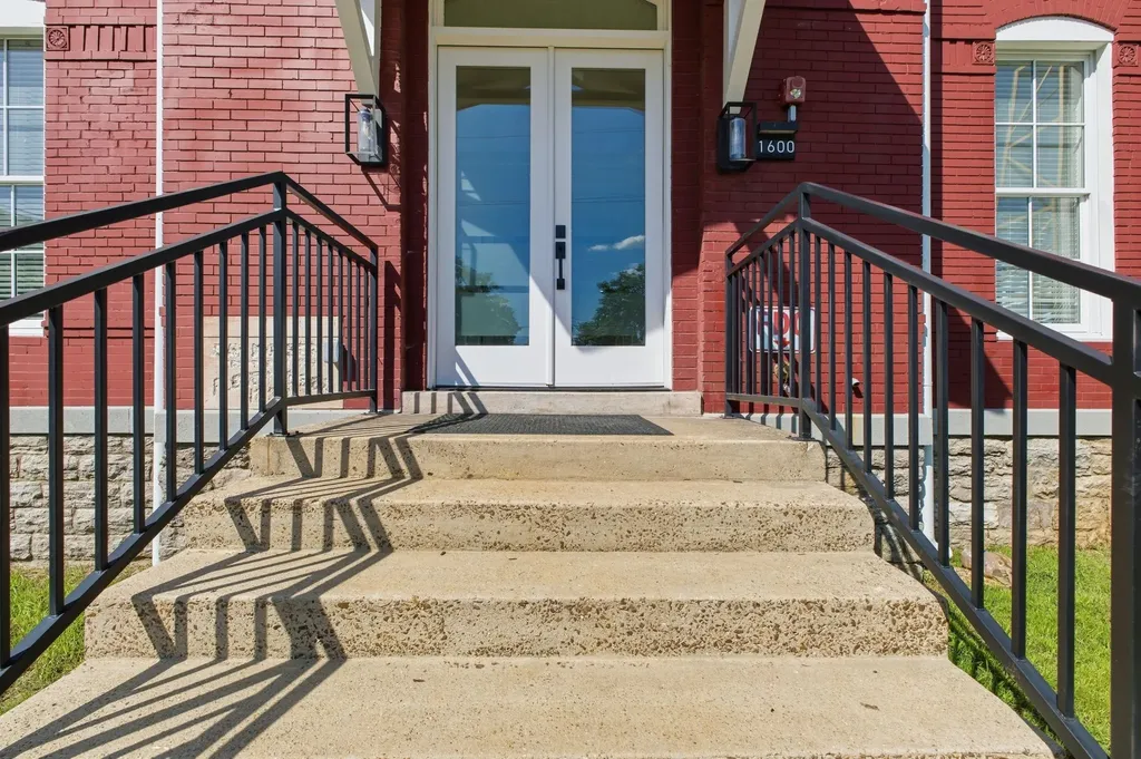 1600 10th Ave, N Nashville TN 37208