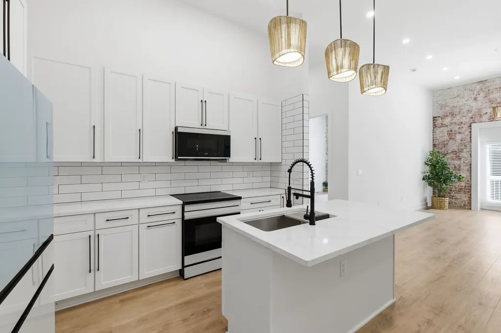 1600 10th Ave, N Nashville TN 37208