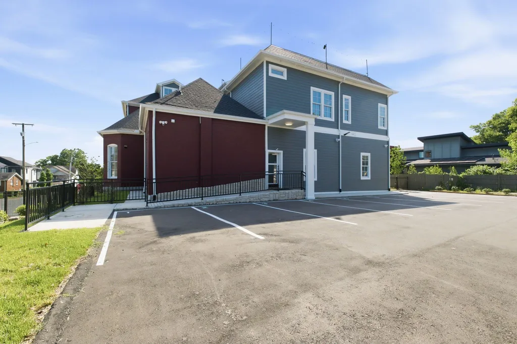 1600 10th Ave, N Nashville TN 37208