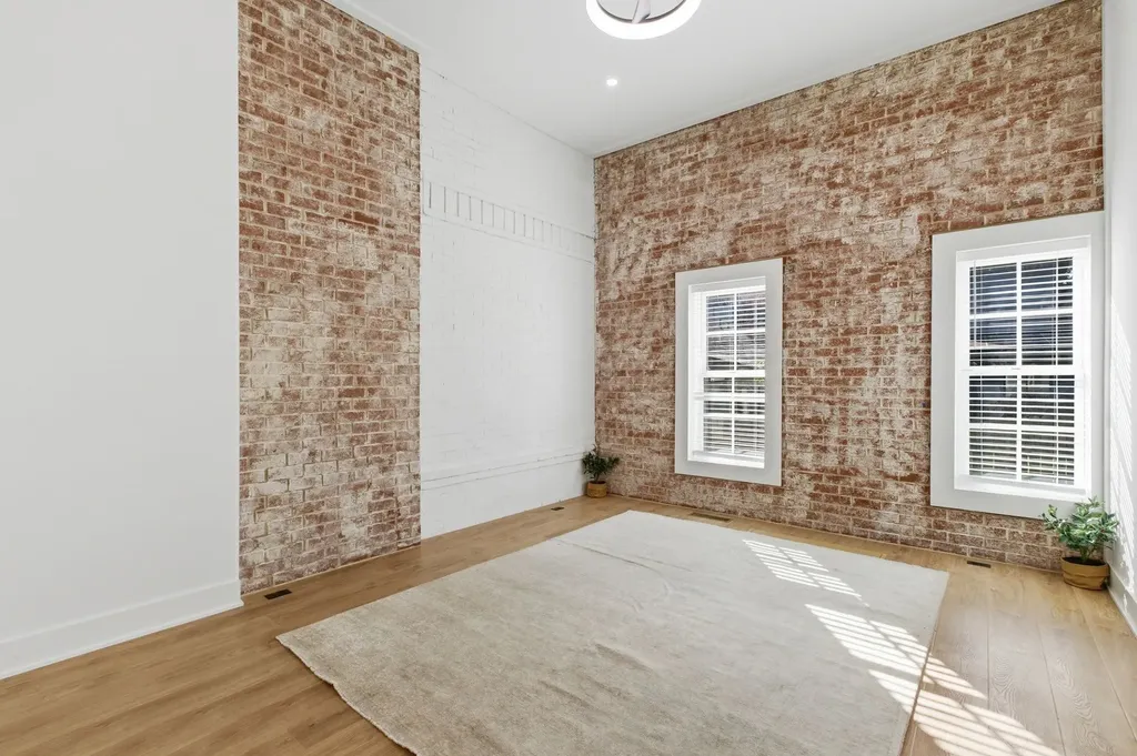 1600 10th Ave, N Nashville TN 37208
