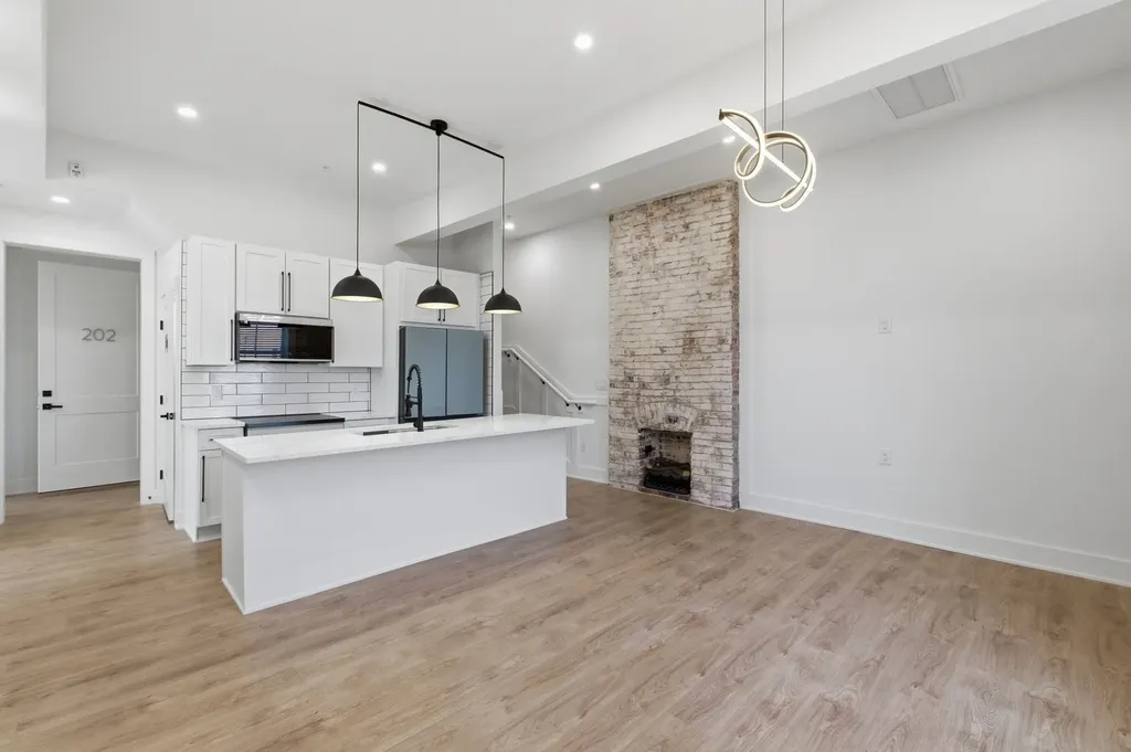1600 10th Ave, N Nashville TN 37208