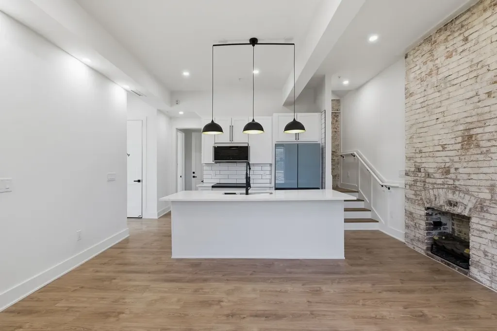 1600 10th Ave, N Nashville TN 37208