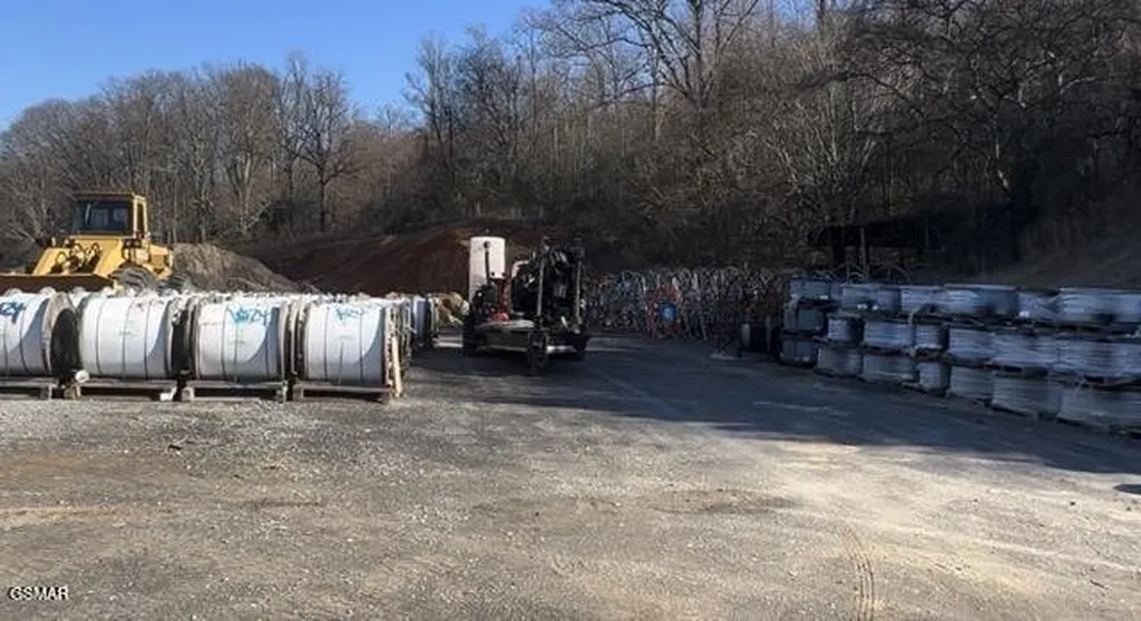 725 W Highway 25 Dandridge TN 37725