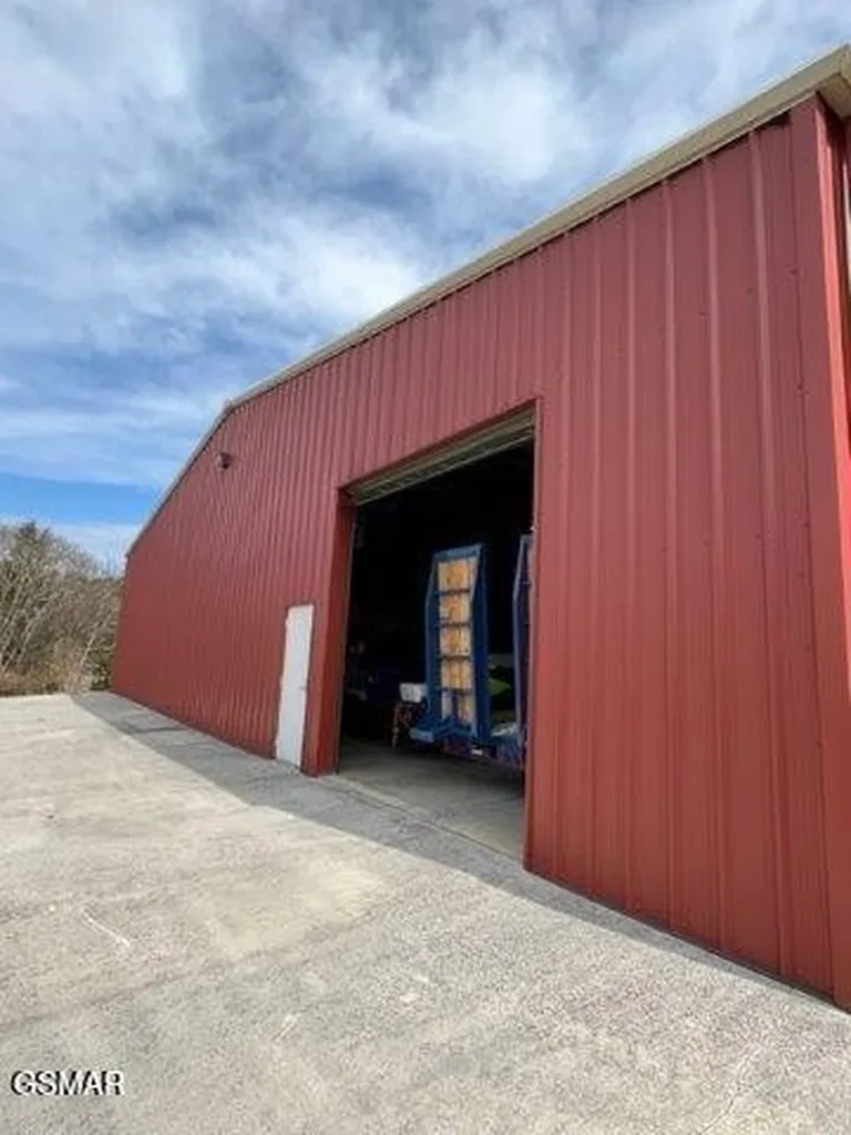 725 W Highway 25 Dandridge TN 37725