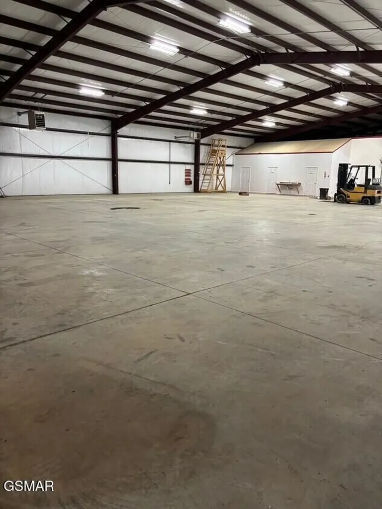 725 W Highway 25 Dandridge TN 37725