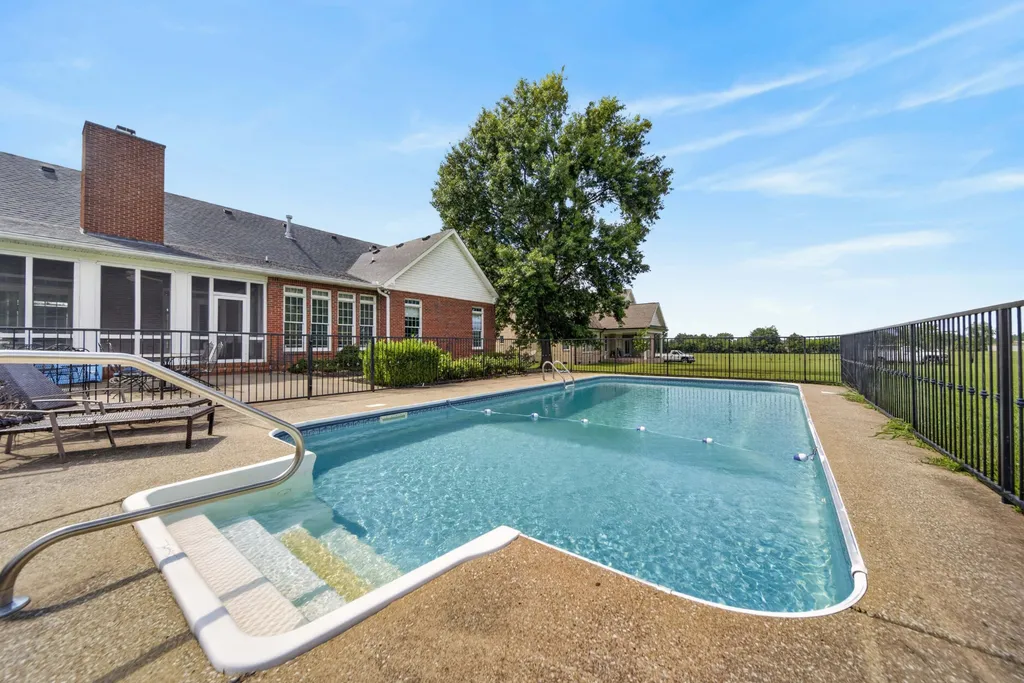 123 Ewing Drive Portland TN 37148