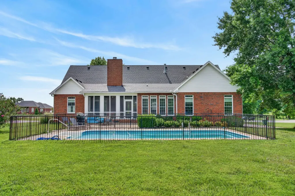 123 Ewing Drive Portland TN 37148