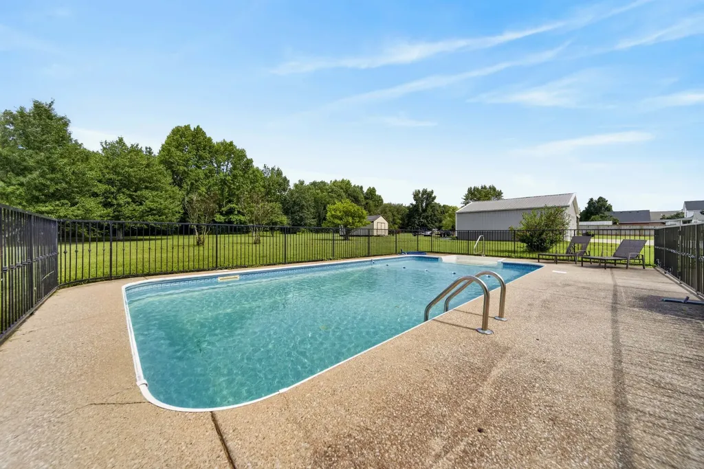 123 Ewing Drive Portland TN 37148
