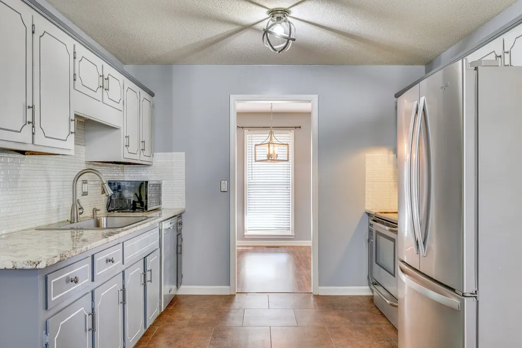 1737 Crestview Drive Clarksville TN 37042
