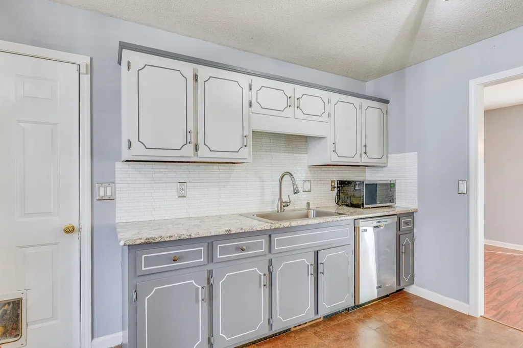 1737 Crestview Drive Clarksville TN 37042